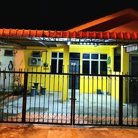 Lh Alisha Homestay Wangsa Mewangi Gua Musang Exterior photo
