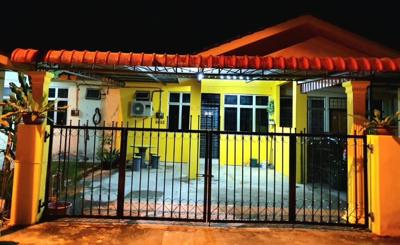 Lh Alisha Homestay Wangsa Mewangi Gua Musang Exterior photo